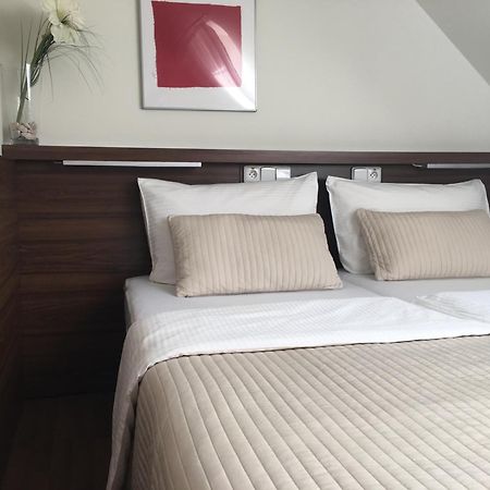 Penzion Luxor Trnava Exteriör bild